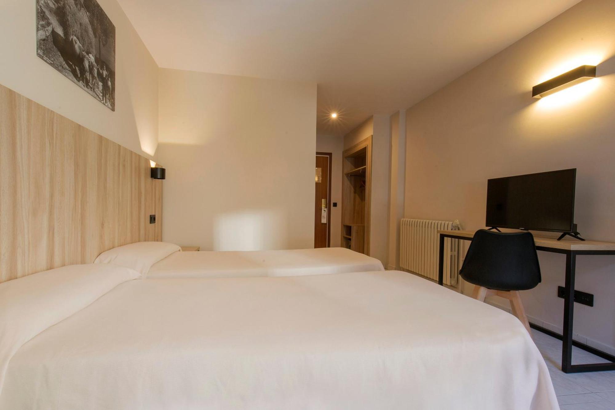 Hotel Ενκάμπ Δωμάτιο φωτογραφία