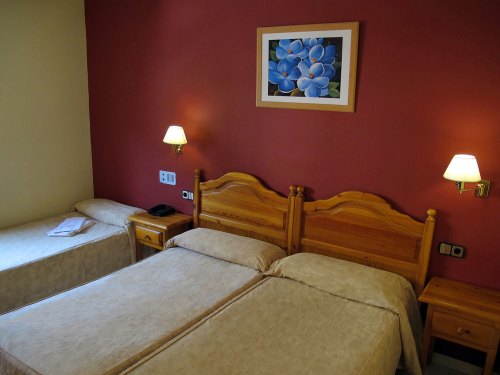 Hotel Ενκάμπ Δωμάτιο φωτογραφία